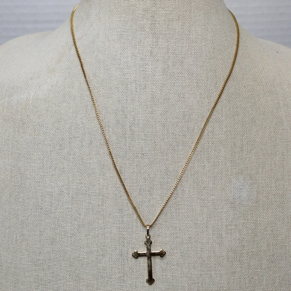 Cross Pendant Necklace Gold Tone Box Chain 19 Inch Budded Religious Jewelry